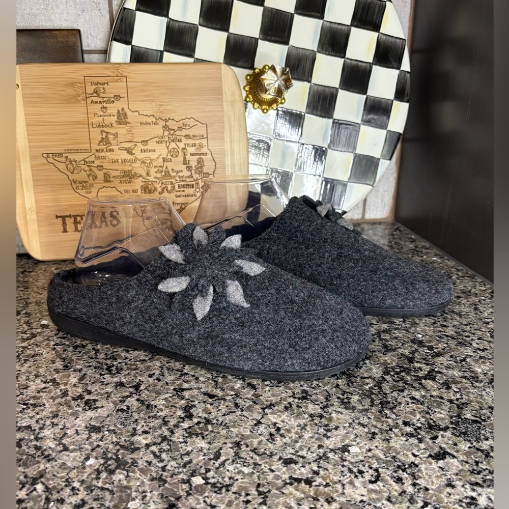 Unbranded Gray Wool Flower Appliquéd Slipper Size 11 New